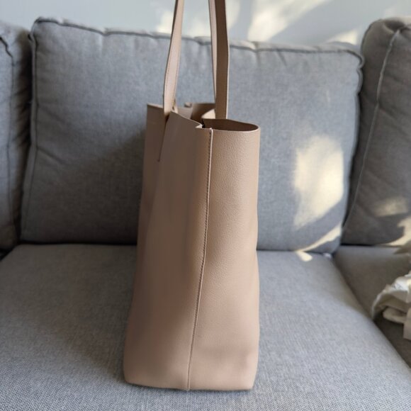 SAINT LAURENT East West large leather tote - Picture 5 of 16